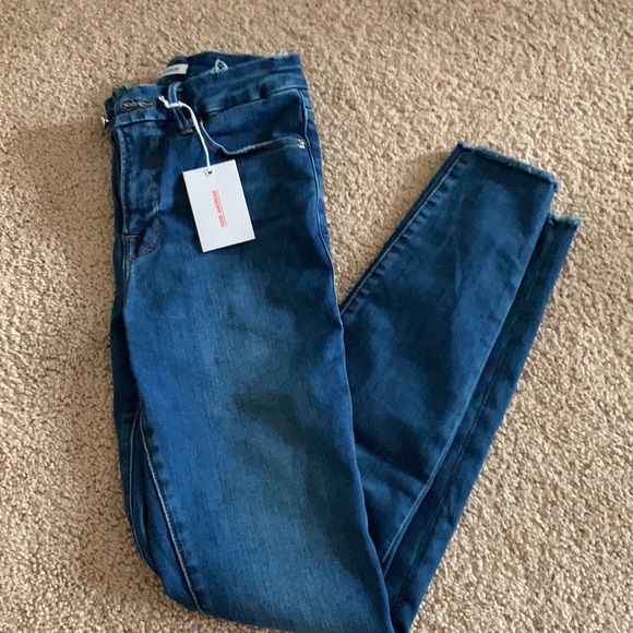 Good American Jeans - Picture 2 of 5